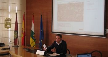 Gómez Ijalba presenta la nueva web del Plan General